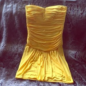 Hot yellow strapless dress!